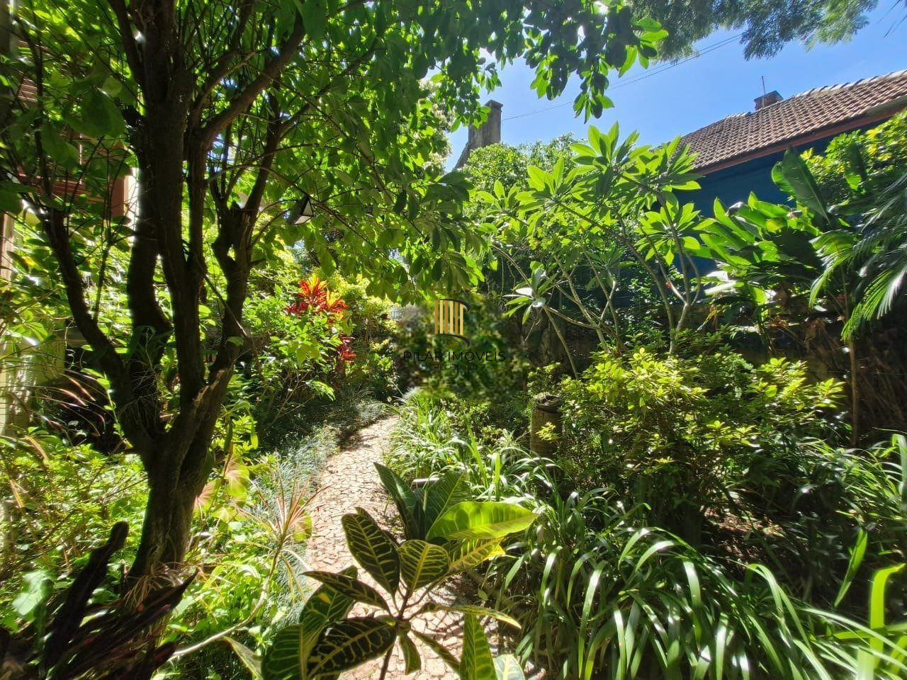 Casa 4 dormitórios no bairro Petrópolis