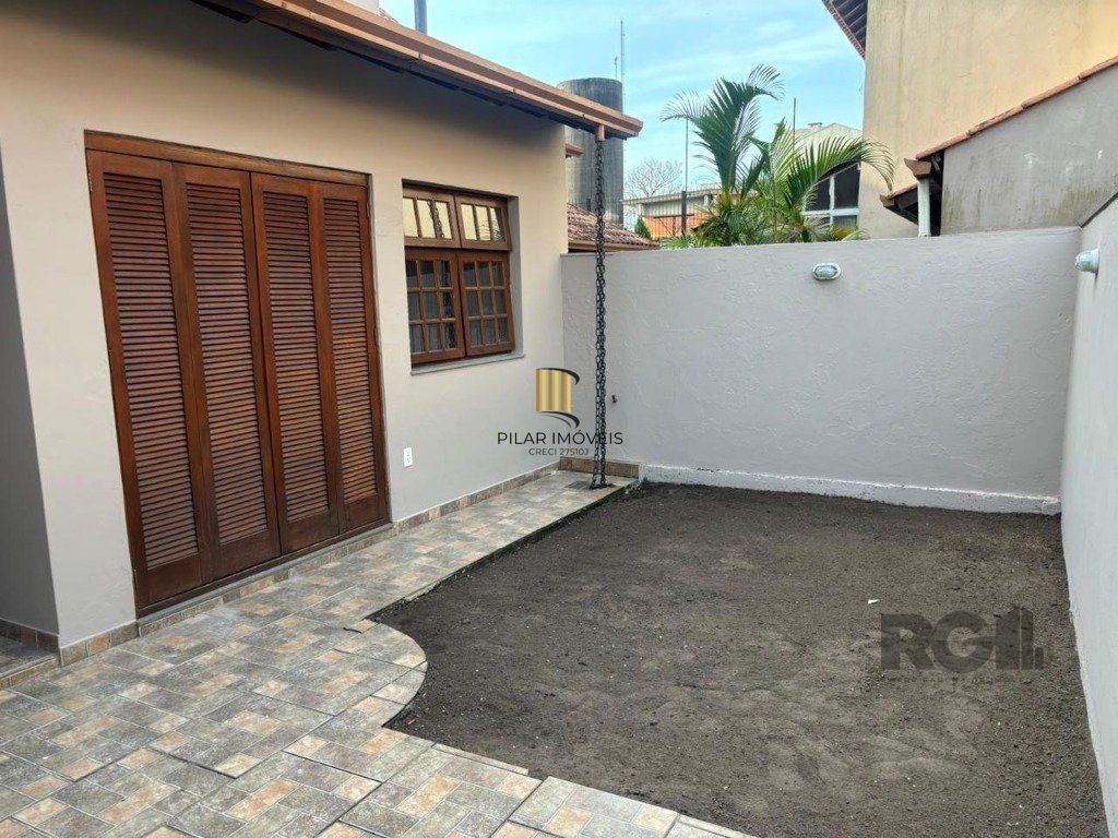 Casa Condominio no bairro Guarujá de 3 dormitórios 1 vaga DESOCUPADA