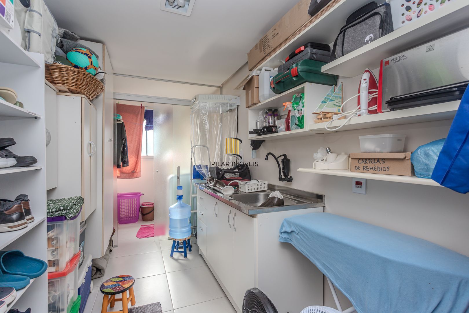 Apartamento diferenciado no bairro Nonoai de 3 dormitórios  2 vagas e infra