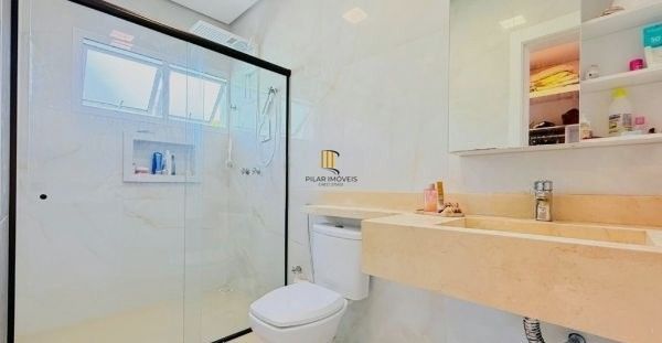 Sobrado no bairro Vila Ipiranga de 4 dormitórios e 4 vagas