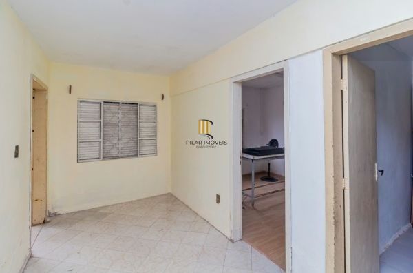 Casa / Terreno com 3 casas de alvenaria no bairro Morro Santana