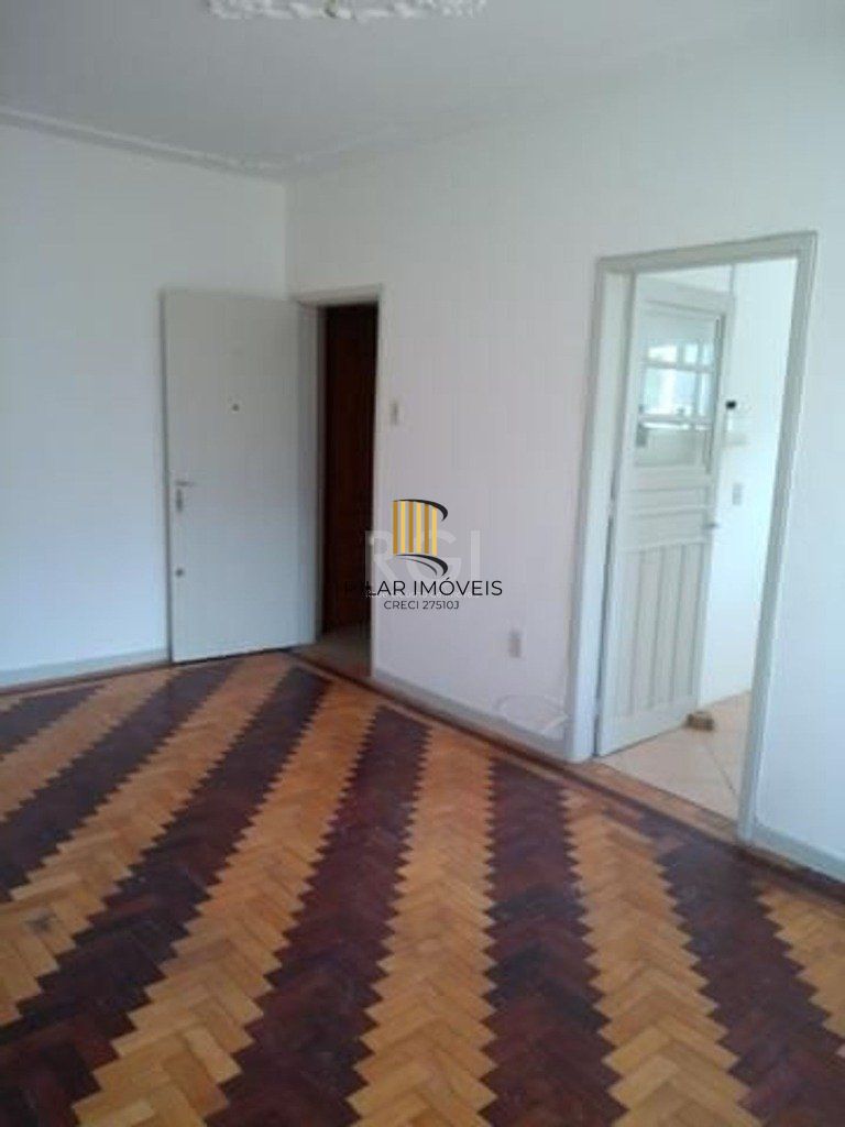 Apartamento de 2 dormitórios, Petrópolis Desocupado