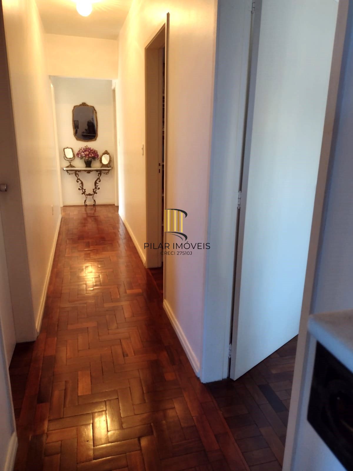 Casa 4 dormitórios no bairro Partenon