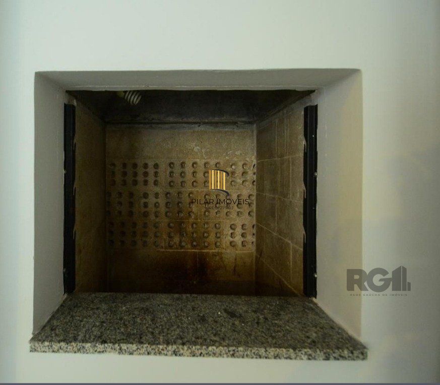 Apartamento no Urbano Menino Deus de 1 dormitório vaga e pátio