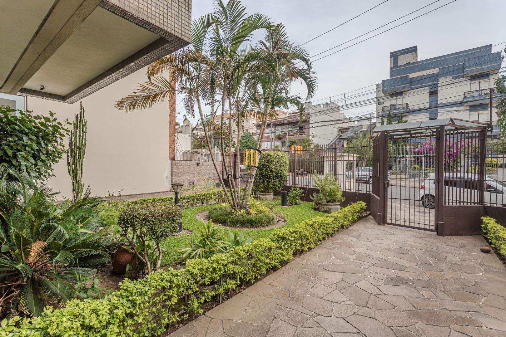 Cobertura no Menino Deus de 3 dormitórios e vaga