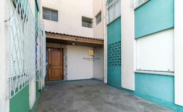 Apartamento de 2 dormitórios reformado no bairro Cristal