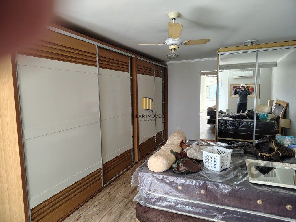 Casa sobrado com 300m² na Vila Nova de 3 dormitórios e 4 vagas