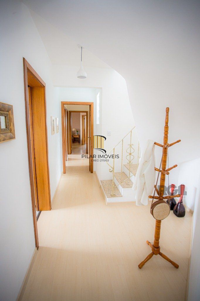 Cobertura no Jardim Planalto, de 3 dormitórios e 2 vagas com 260m²