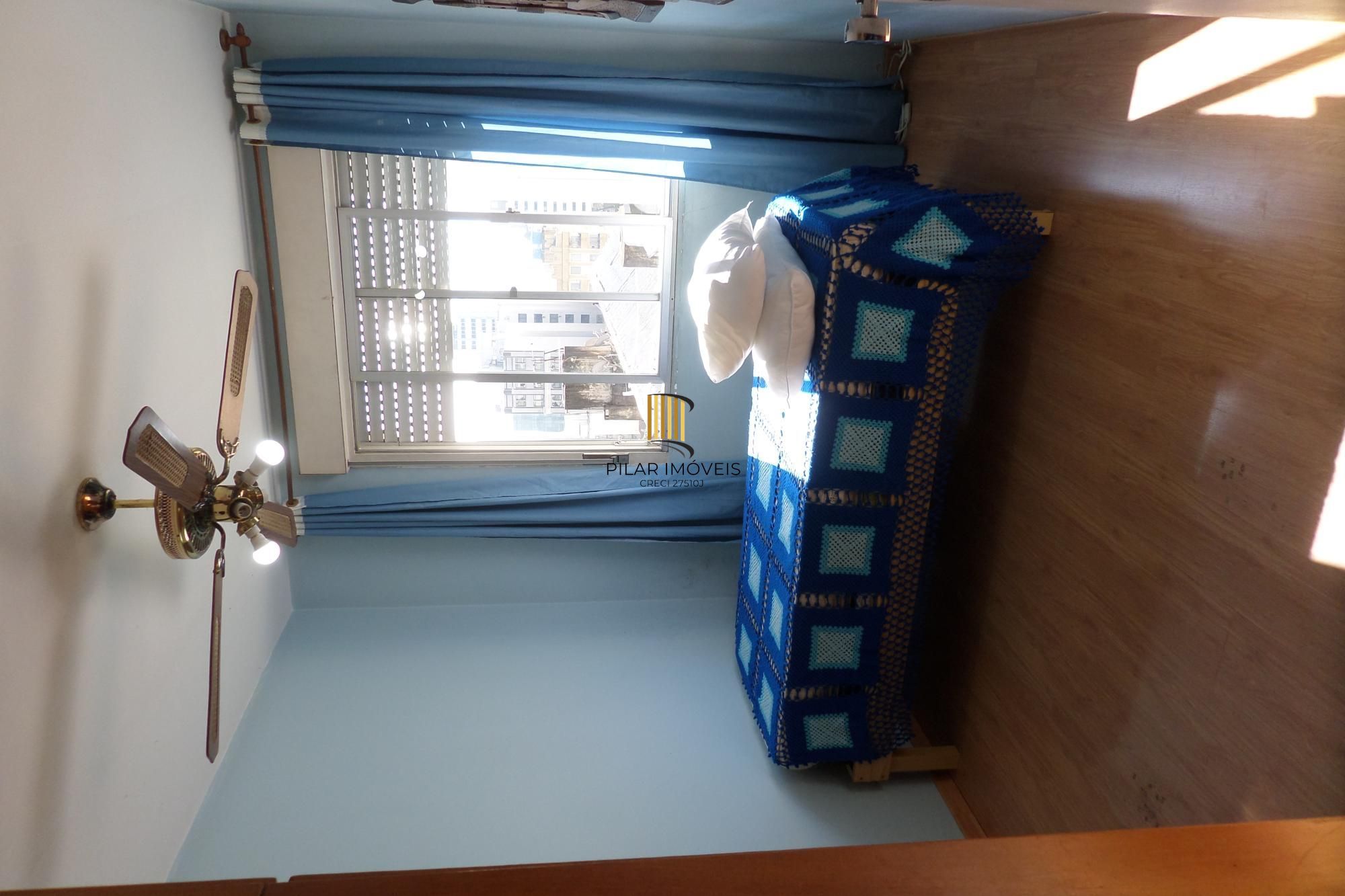 Apartamento no Centro de 2 dormitórios dependência DESOCUPADO