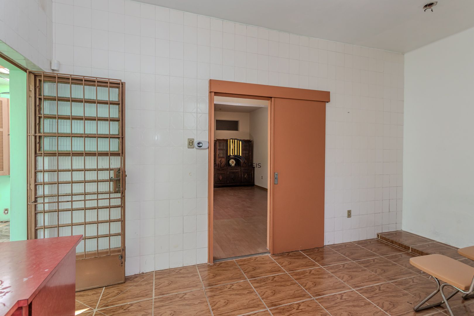 Casa sobrado no Partenon com 5 dormitórios e 4 vagas