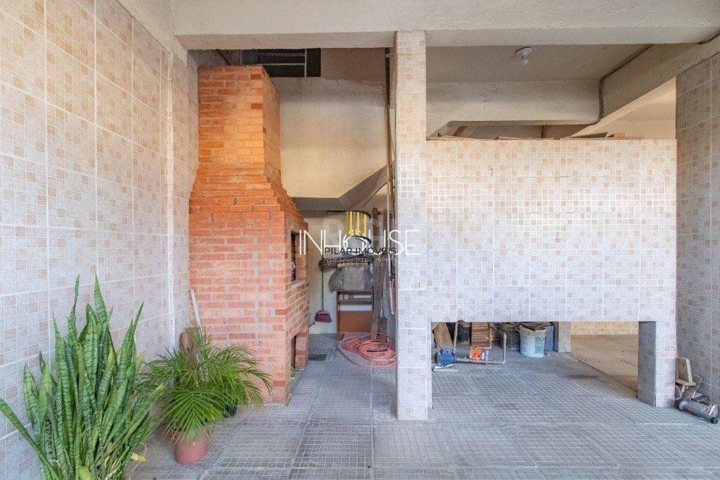 Apartamento 02 dormitórios, com vaga, no bairro Jardim Itu Sabará, em Porto Alegre.