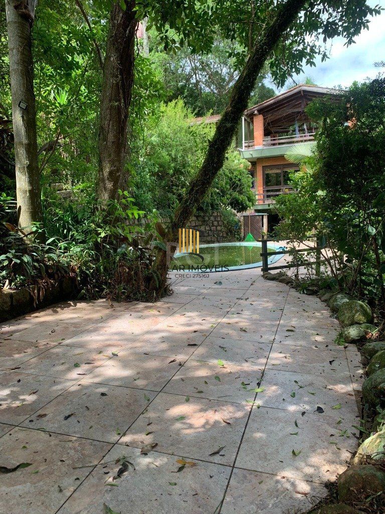 Terreno de 5.280 m², com 3 casas, no bairro Ponta Grossa, em Porto Alegre.