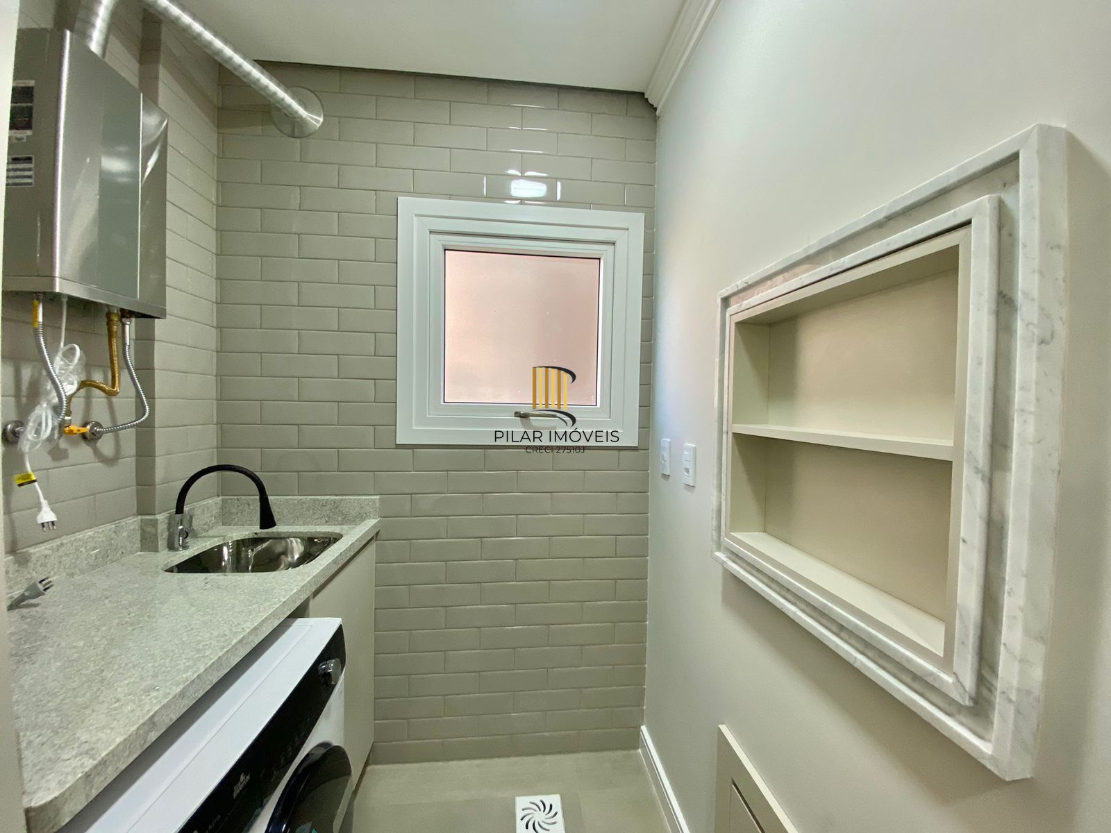 Apartamento NOVO em Capão da Canoa de 2 dormitórios e vaga