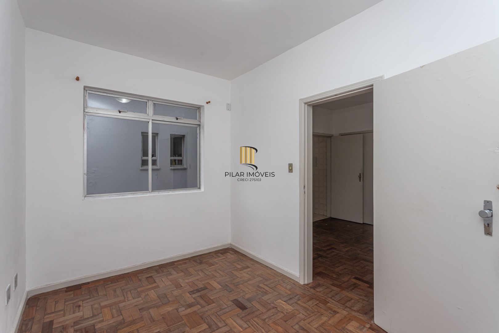 APTO DE 01 NO MENINO DEUS, DESOCUPADO