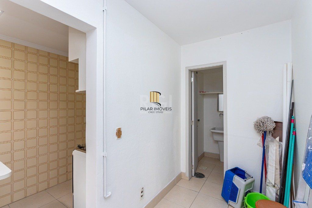 Apartamento no bairro Mont Serrat de 3 dormitórios e vaga Desocupado