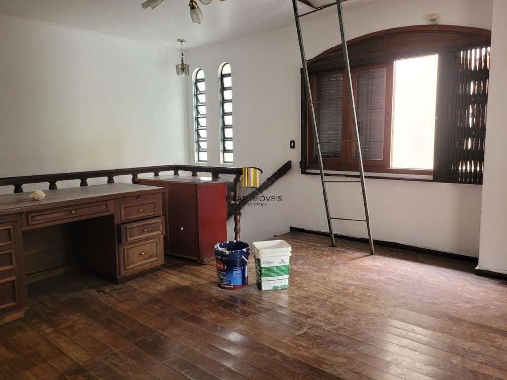 Casa 5 dormitórios no bairro Petrópolis