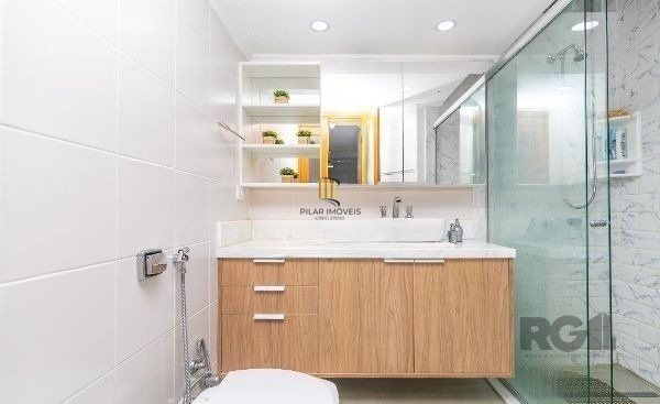 Casa sobrado no Cristal de 3 dormitórios e 3 vagas