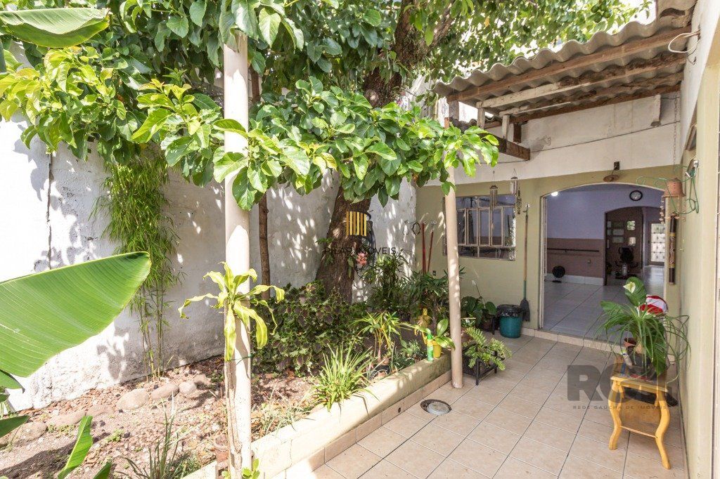 CASA COMERCIAL E RESIDENCIAL NO MIOLO DO BAIRRO SANTANA