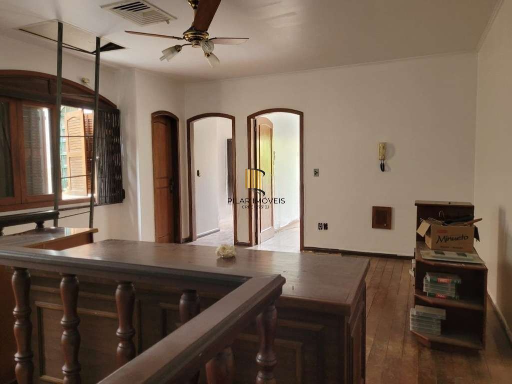 Casa 5 dormitórios no bairro Petrópolis