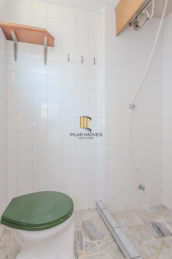 Apartamento no Moinhos de Vento de 3 dormitórios vaga e infra DESOCUPADO