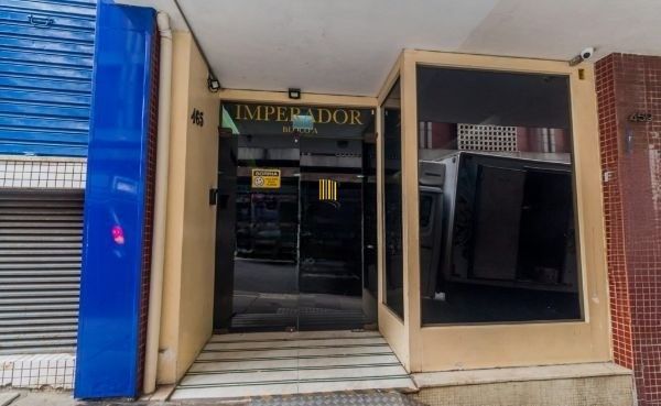 Apartamento no Centro de 2 dormitórios DESOCUPADO