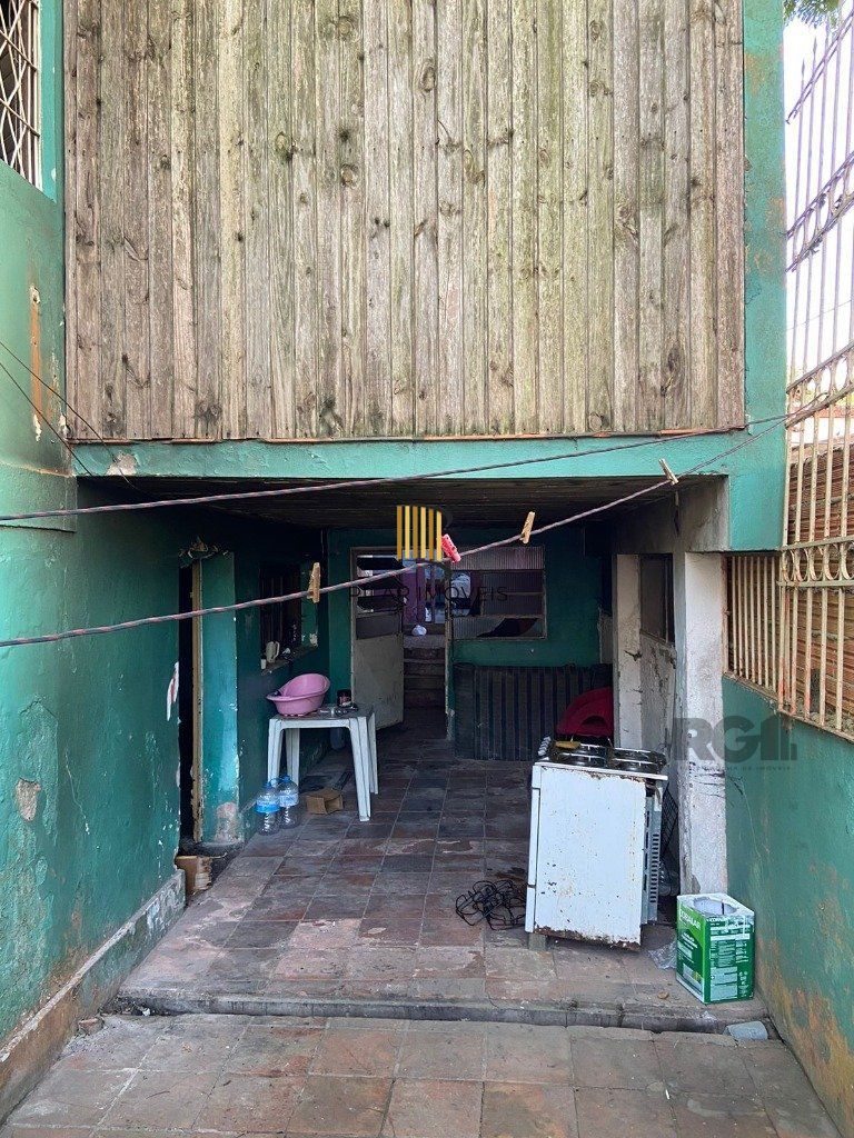 Casa para utilização comercial, no bairro Teresópolis, em Porto Alegre, RS.