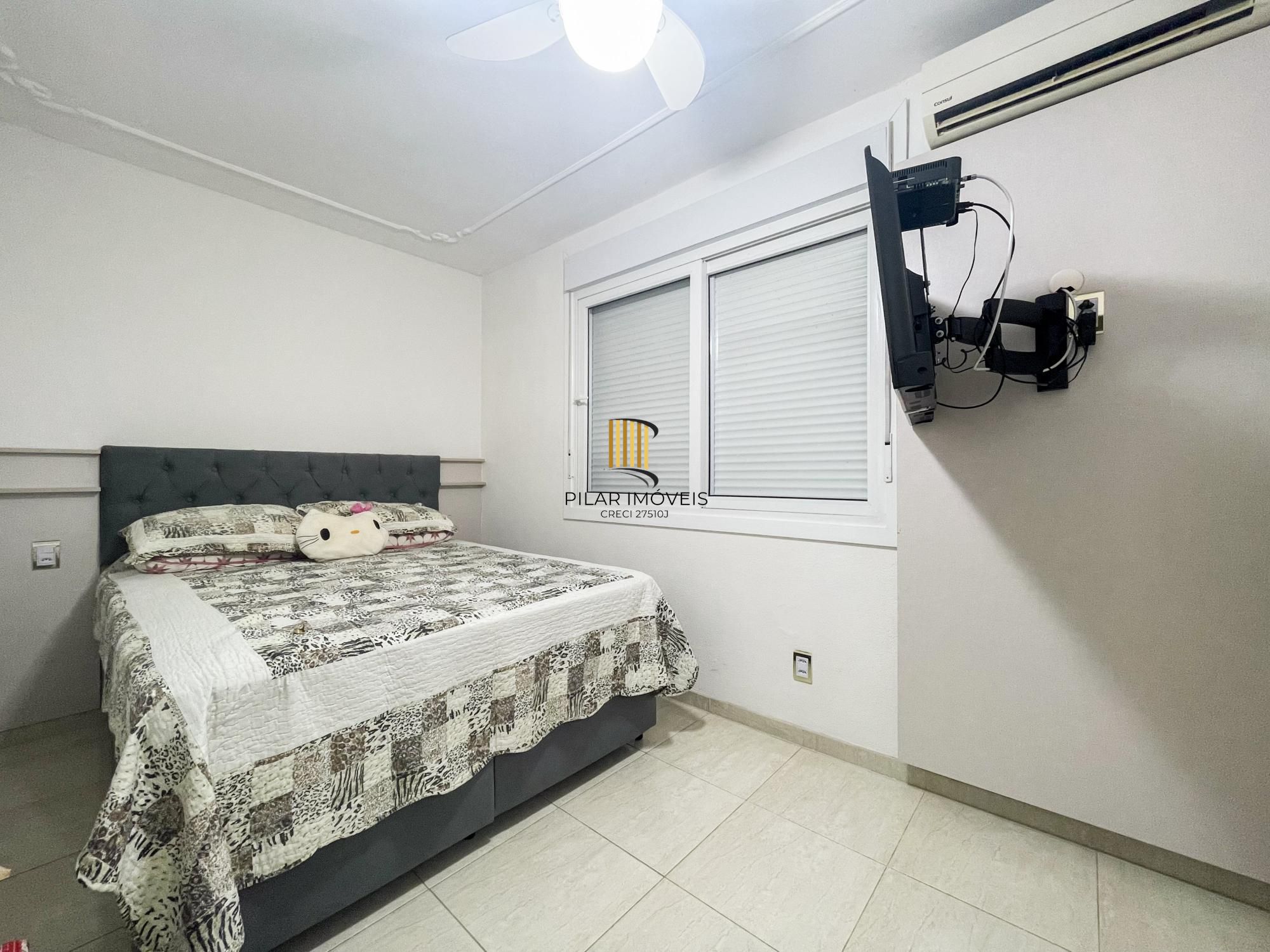 Apartamento no bairro Cristal de 2 dormitórios e vaga