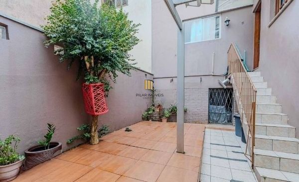 Casa em condomínio no bairro Santo Antômnio de 4 dormitórios e 2 vagas