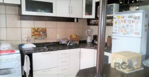 Casa em condomínio no Partenon de 3 dormitórios e vaga