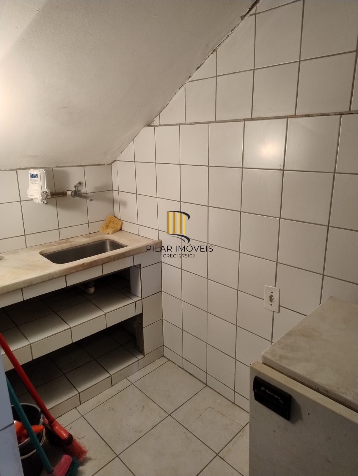 CASA MISTA COMERCIAL NO TÉRREO E RESIDENCIAL EM CIMA