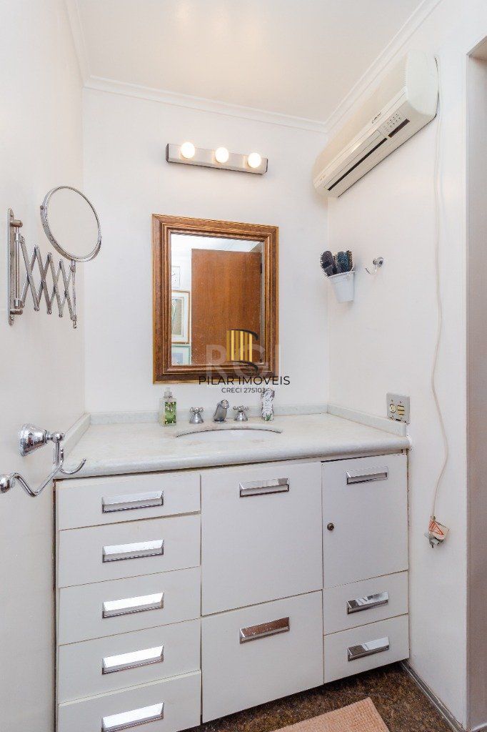 Apartamento para Venda - 138m², 3 dormitórios, sendo 1 suites, 1 vaga - Petrópolis