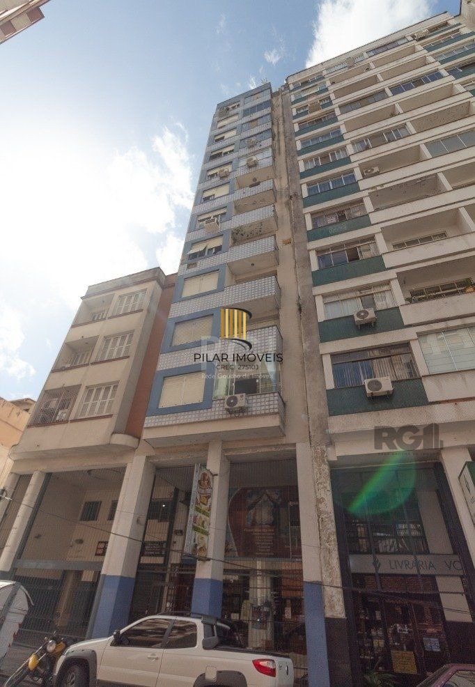 Apartamento no Centro de 2 dormitórios reformado