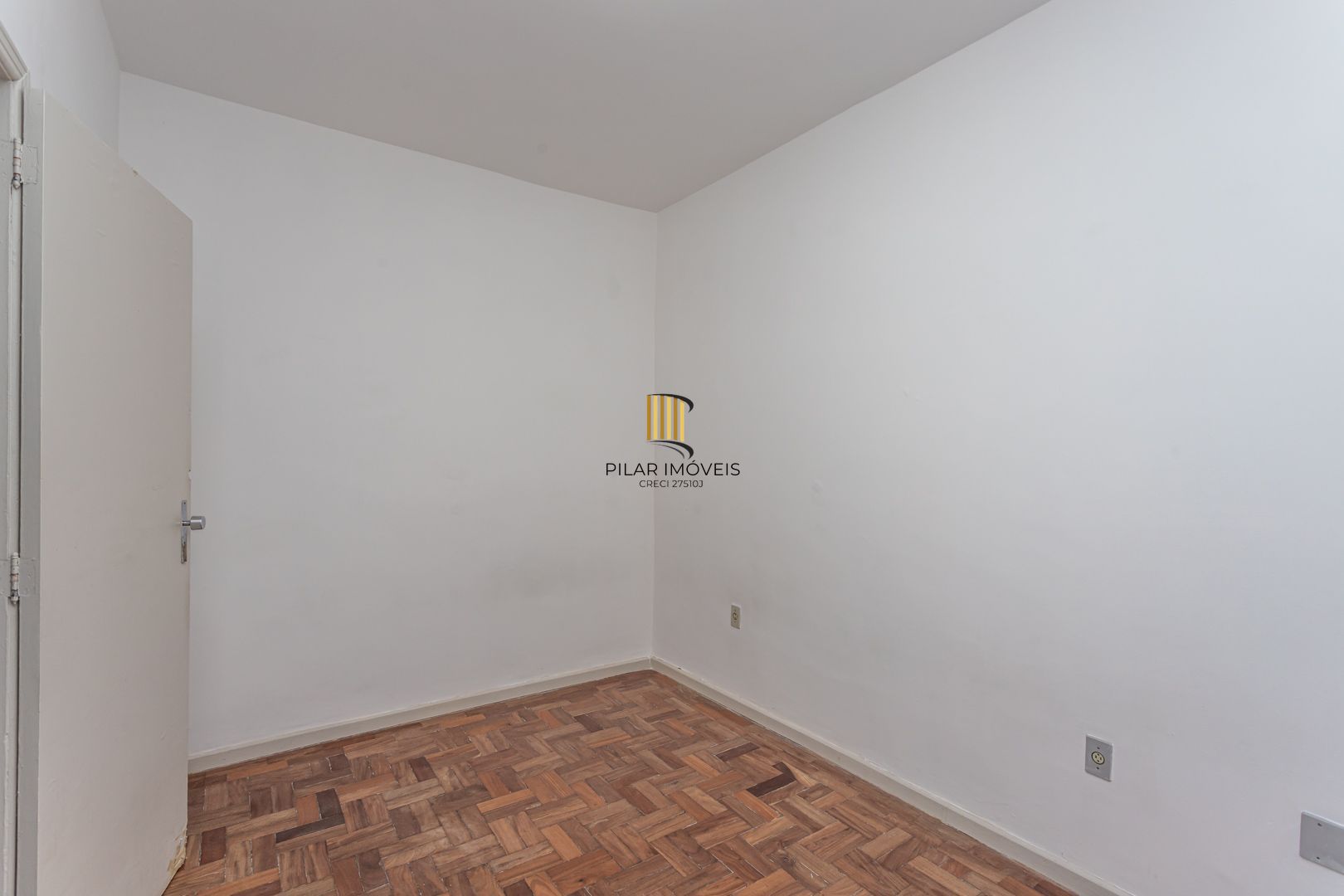 APTO DE 01 NO MENINO DEUS, DESOCUPADO