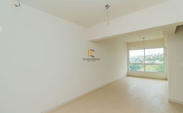 Apartamento semi novo na Medianeira de 2 dormitórios e 2 vagas