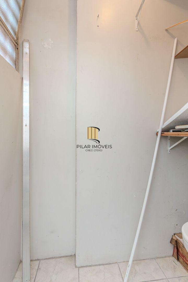 Apartamento no Centro de 2 dormitórios DESOCUPADO