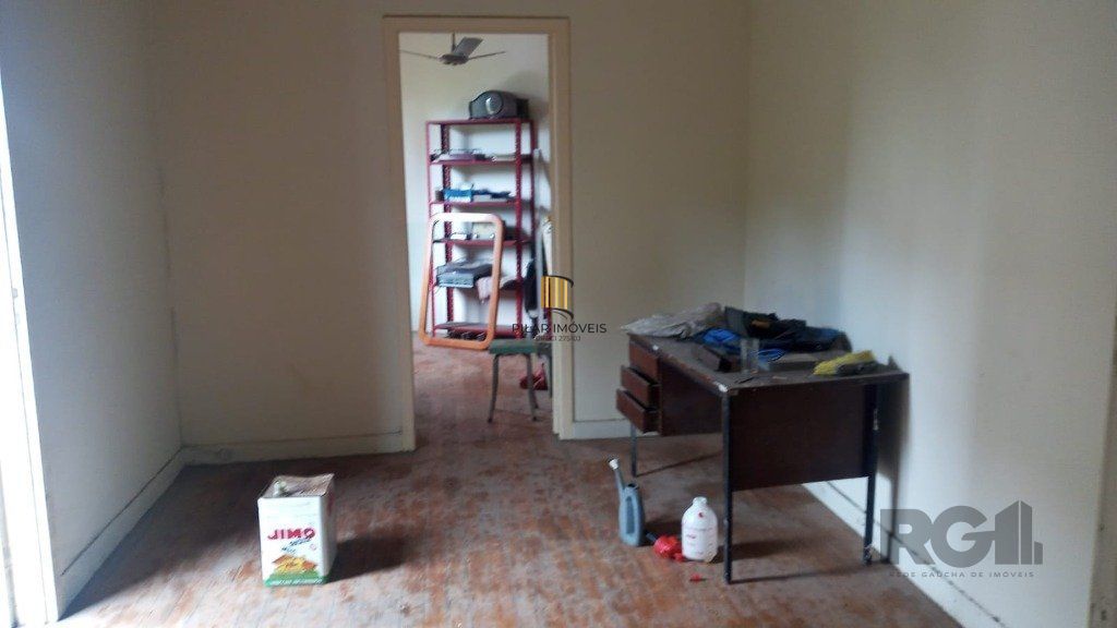 Sobrado no bairro Petrópolis com amplo terreno