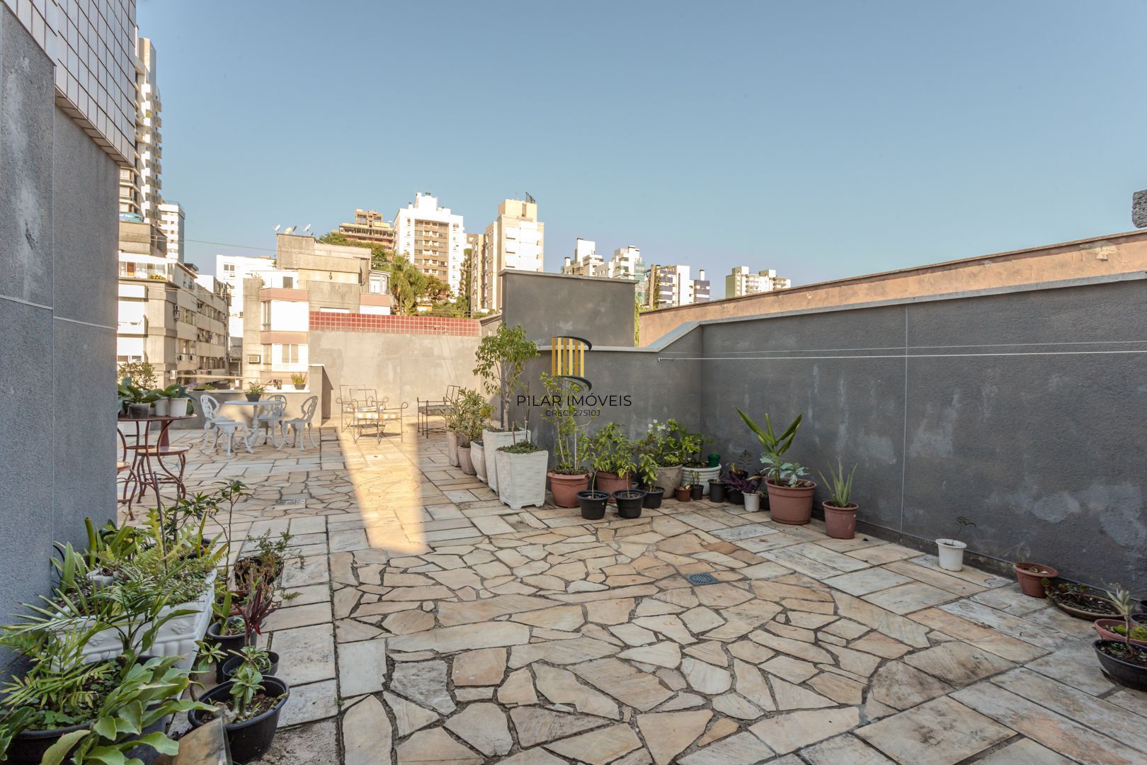 Cobertura duplex no bairro Petrópolis de 3 dormitórios vaga e terraço