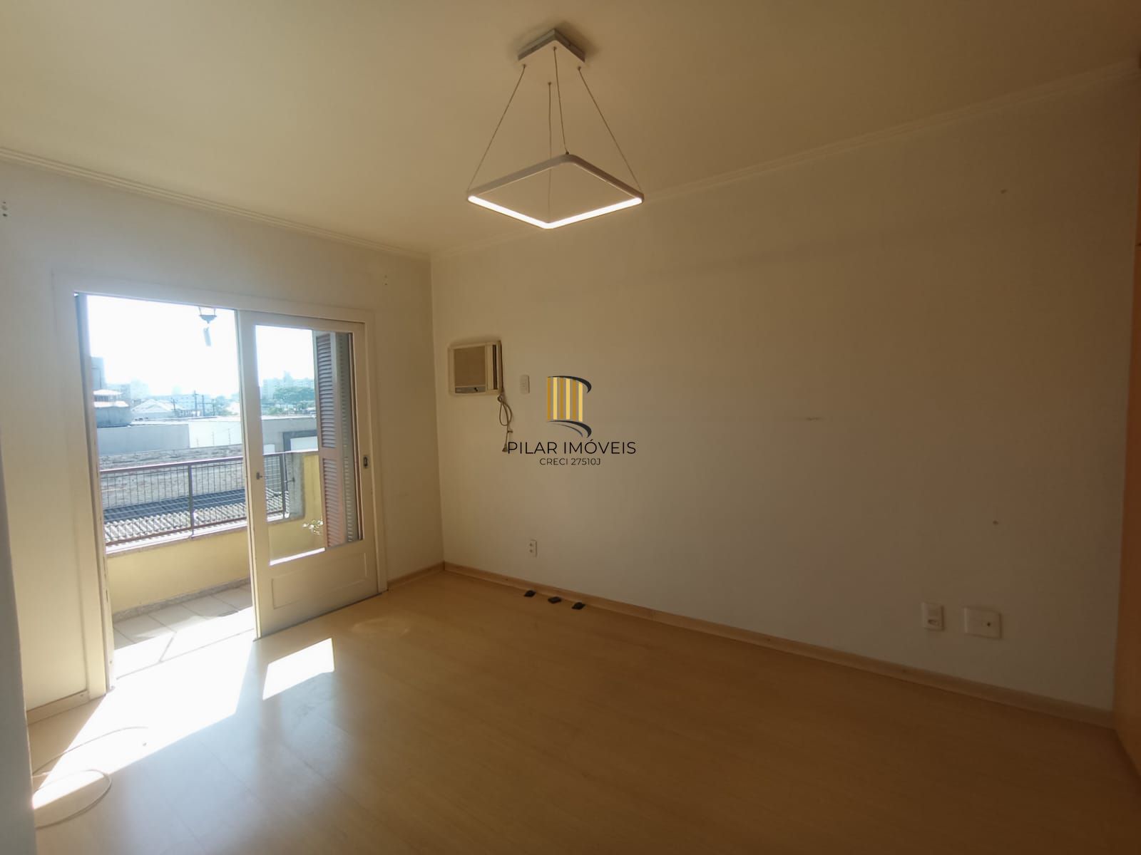 Apartamento no bairro Teresópolis de 2 dormitórios e vaga DESOCUPADO