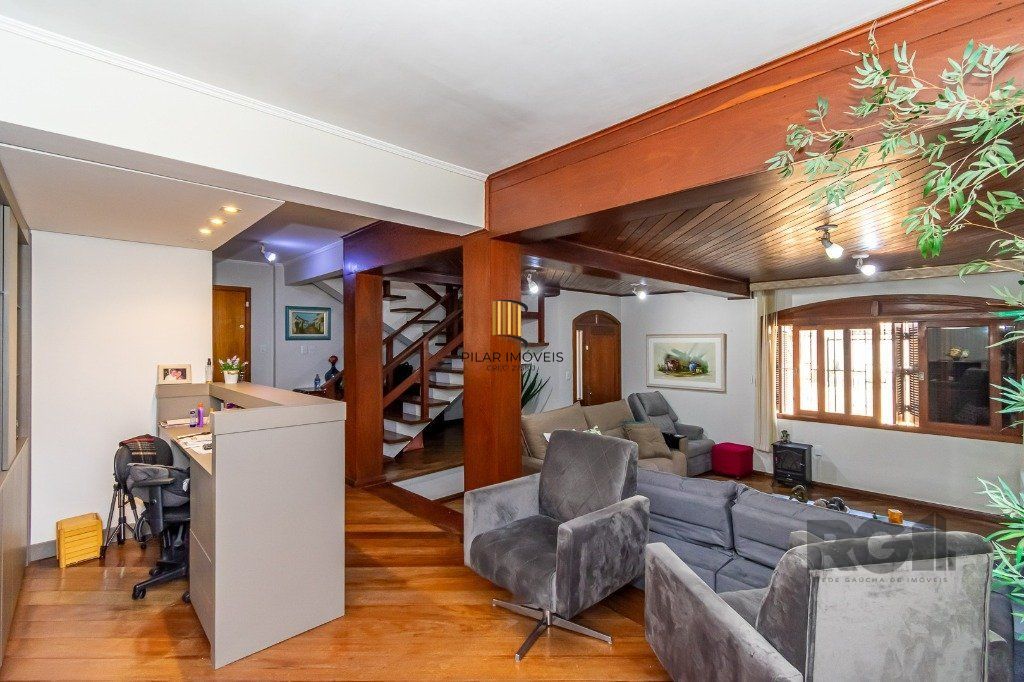 Casa 4 Dormitório(s) Bairro Jardim Planalto