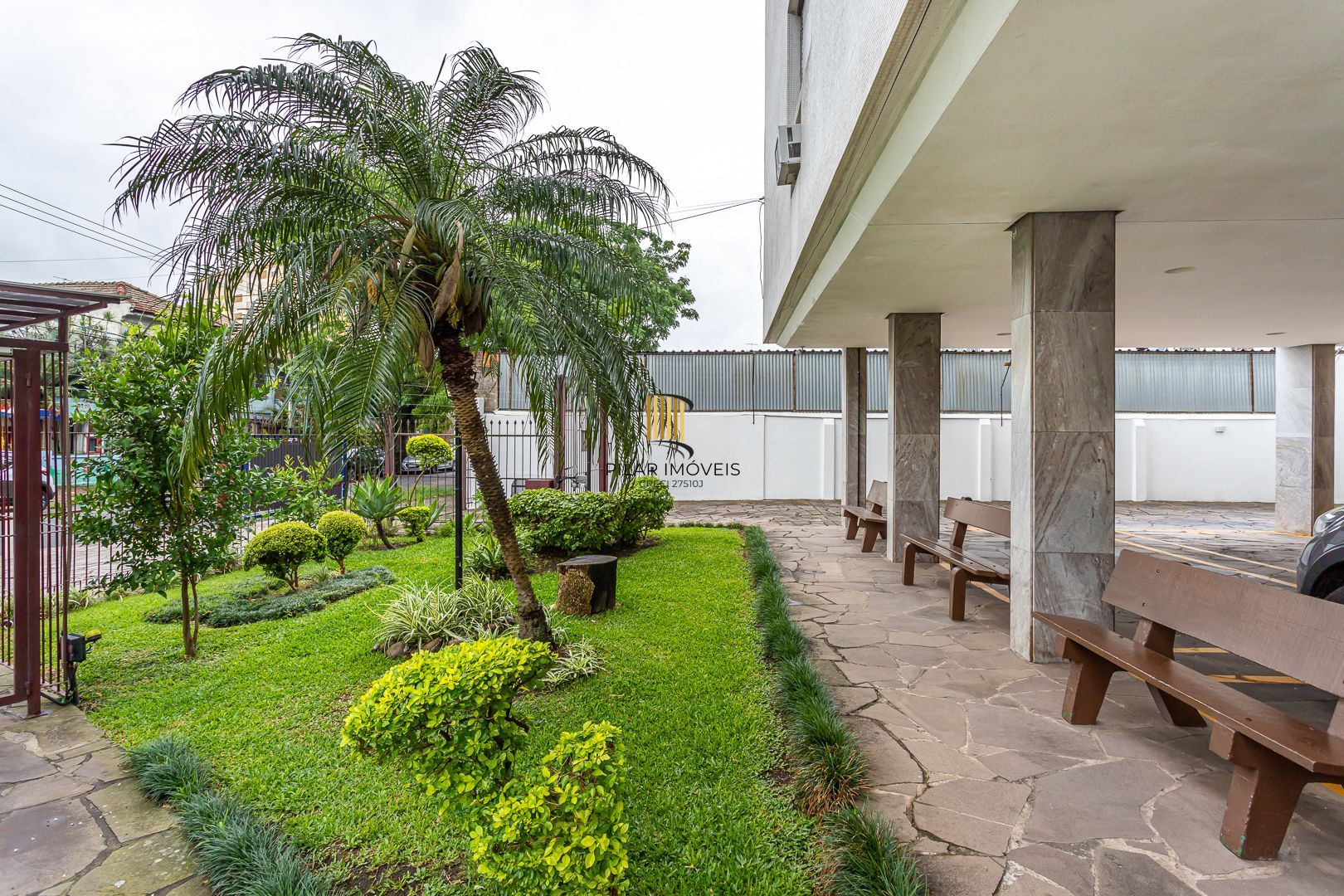 Apartamento no bairro Floresta de 3 dormitórios e vaga