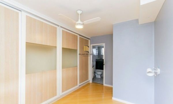 Apartamento no Passo D'areia de 2 dormitórios e 2 vagas DESOCUPADO