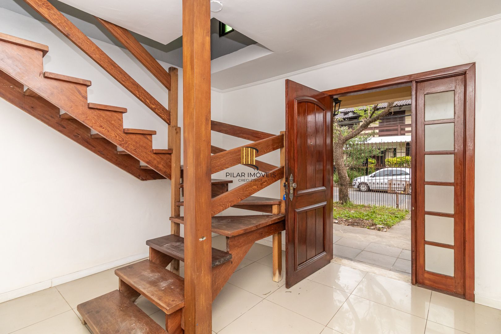 Casa no bairro Sarandi com 4 dormitórios e 4 vagas