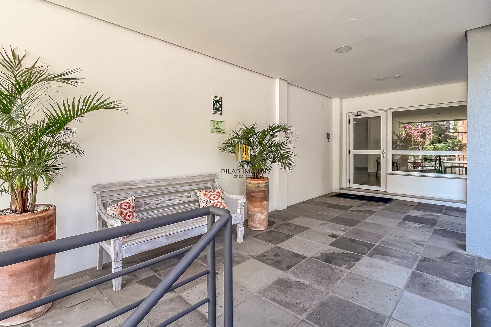 Apartamento Garden no bairro Pertrópolis de 3 dormitórios e 2 vagas DESOCUPADO