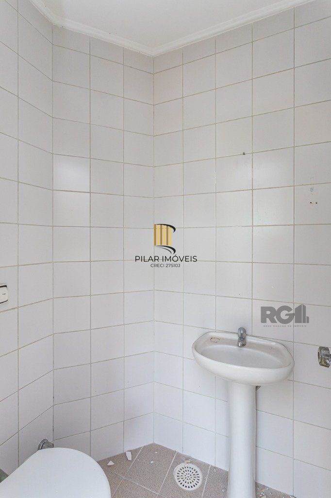 Sala Comercial no Menino Deus desocupada