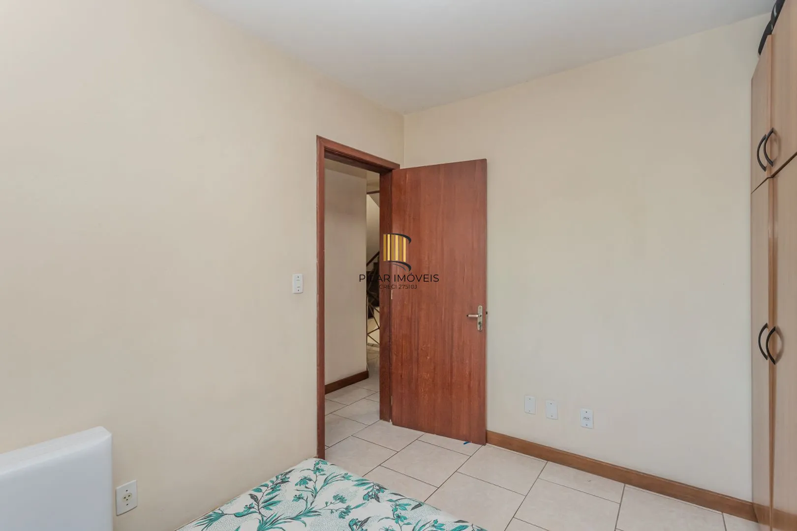 Casa em Condomínio bairro Tristeza de 3 dormitórios e 3 vagas