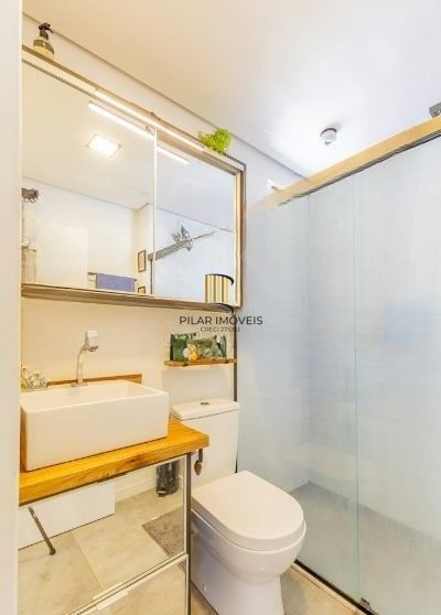 Apartamento na Cidade Baixa de 1 dormitório e dependência REFORMADO