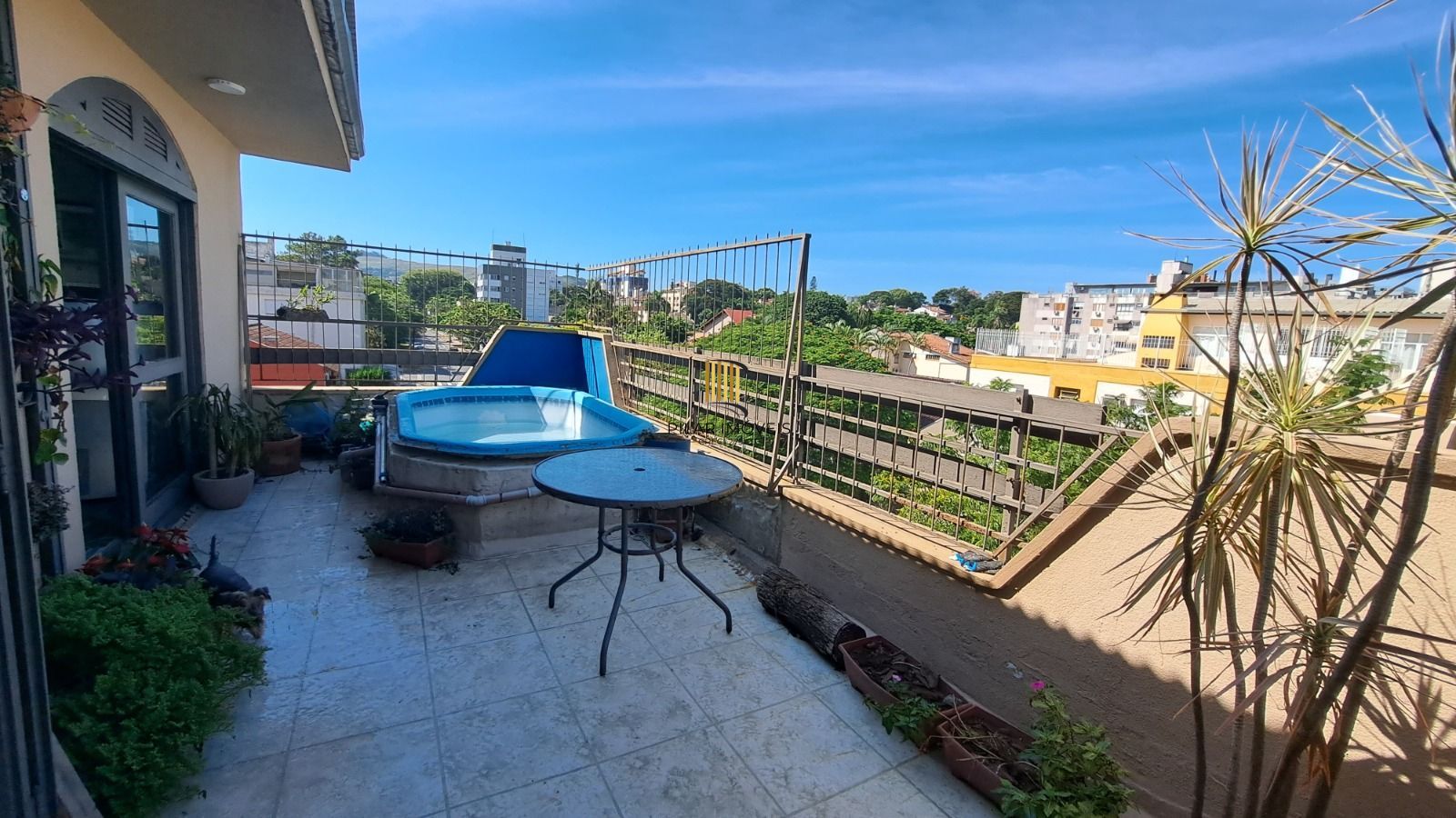 Cobertura no bairro Cristal de 3 dormitórios e 2 vagas