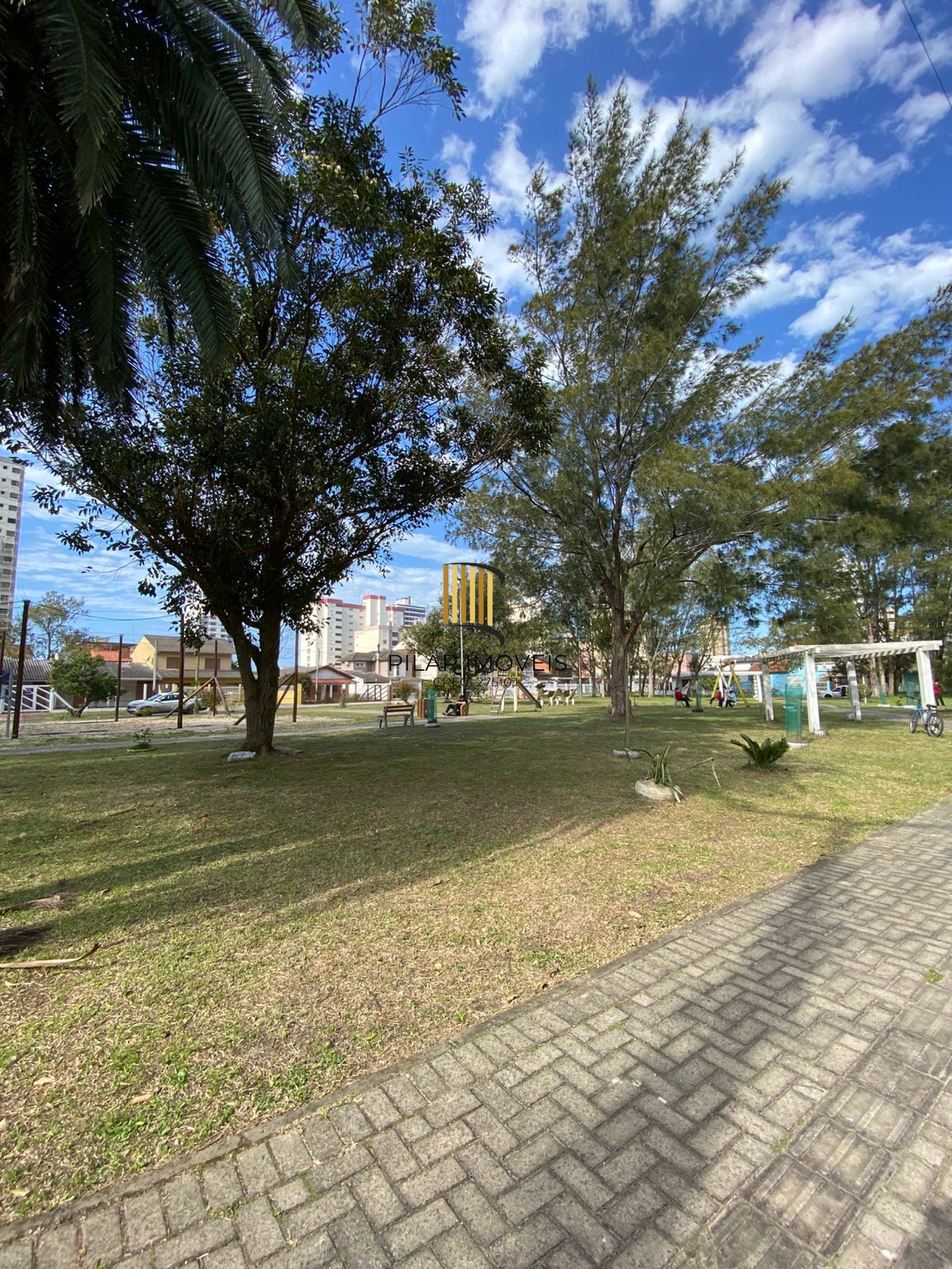 Apartamento no Centro de Tramandaí de 2 dormitórios e vaga