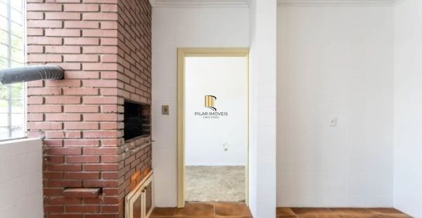 Apartamento no Petrópolis de 3 dormitórios e 2 vagas