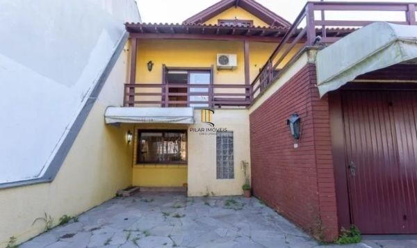 Casa sobrado no bairro Sarandi de 3 dormitórios e 2 vagas
